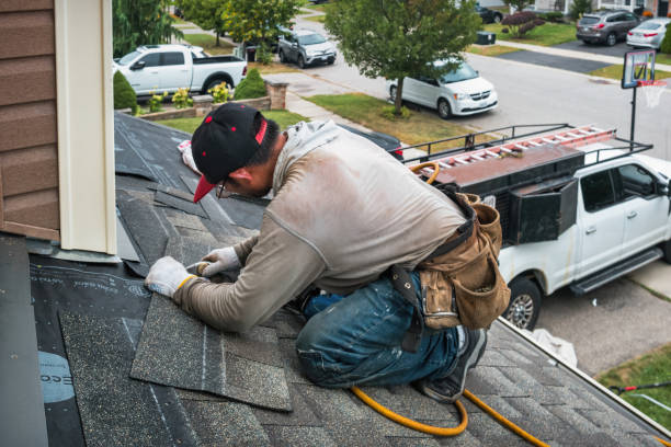 Professional Roofing technician working in Waelder, TX